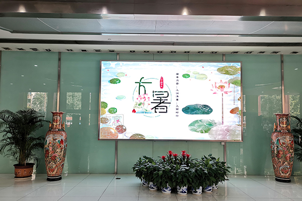 南京淮海路圓弧型LED全彩顯示屏