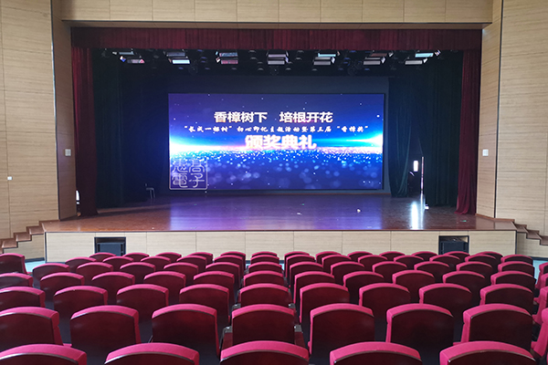 香港圓方(Elecment)圓柱形LED全彩屏